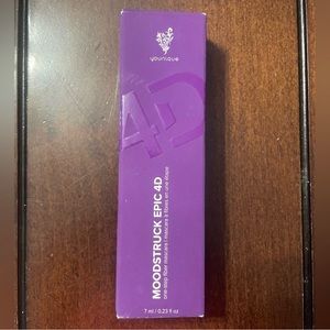 NWT 4D mascara